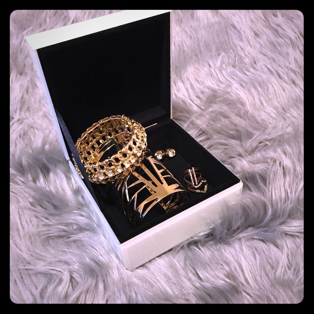 Glass jewelry box